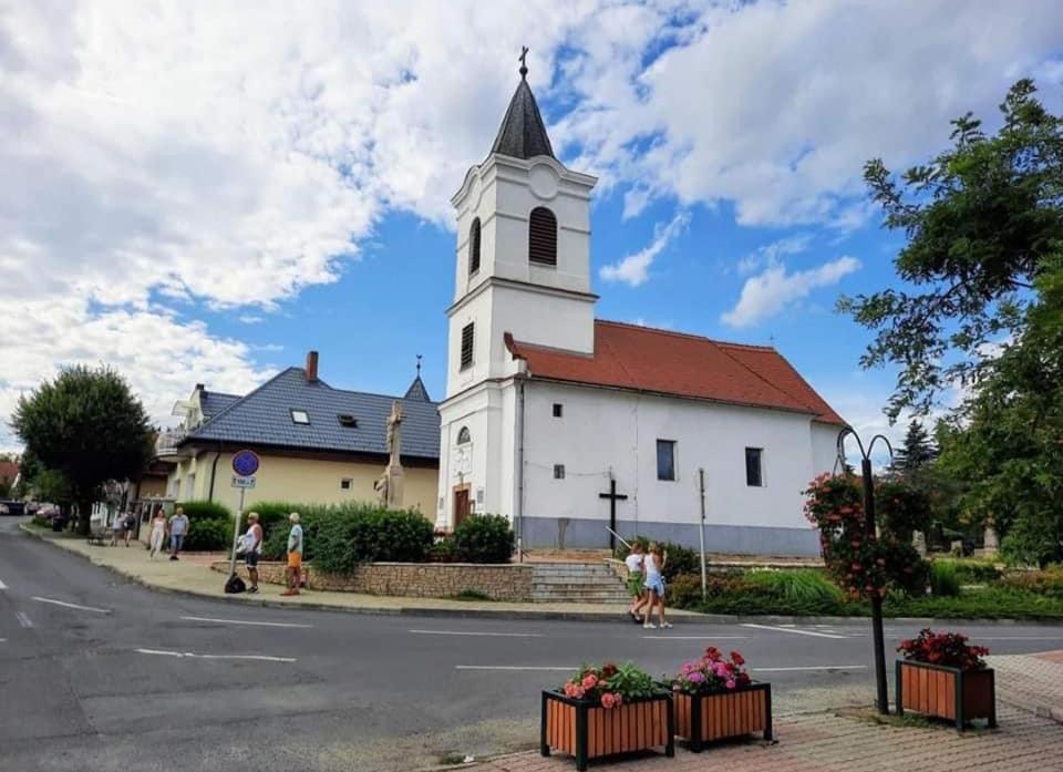 Jasmin Apartment House Vonyarcvashegy Zewnętrze zdjęcie