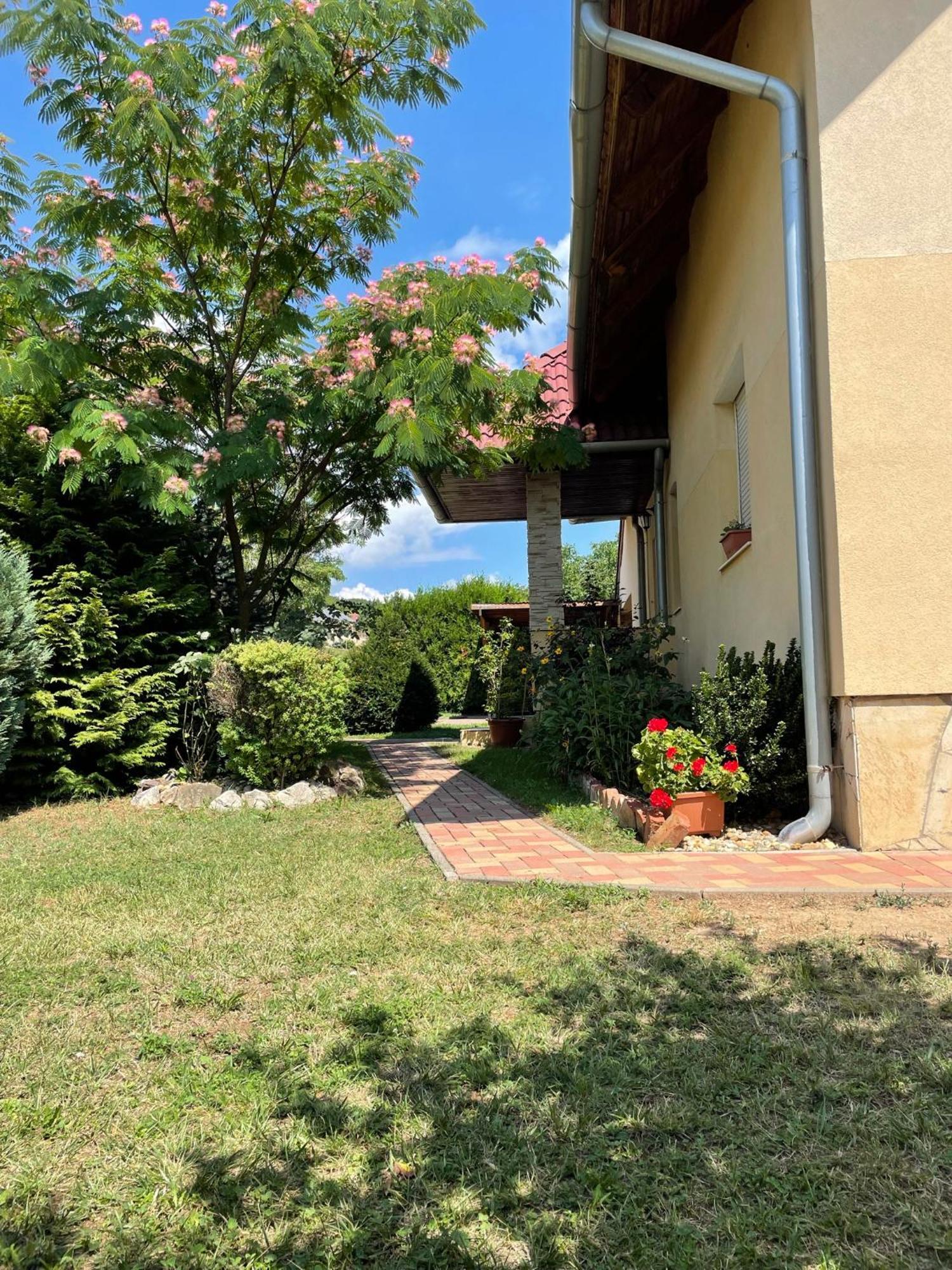 Jasmin Apartment House Vonyarcvashegy Zewnętrze zdjęcie